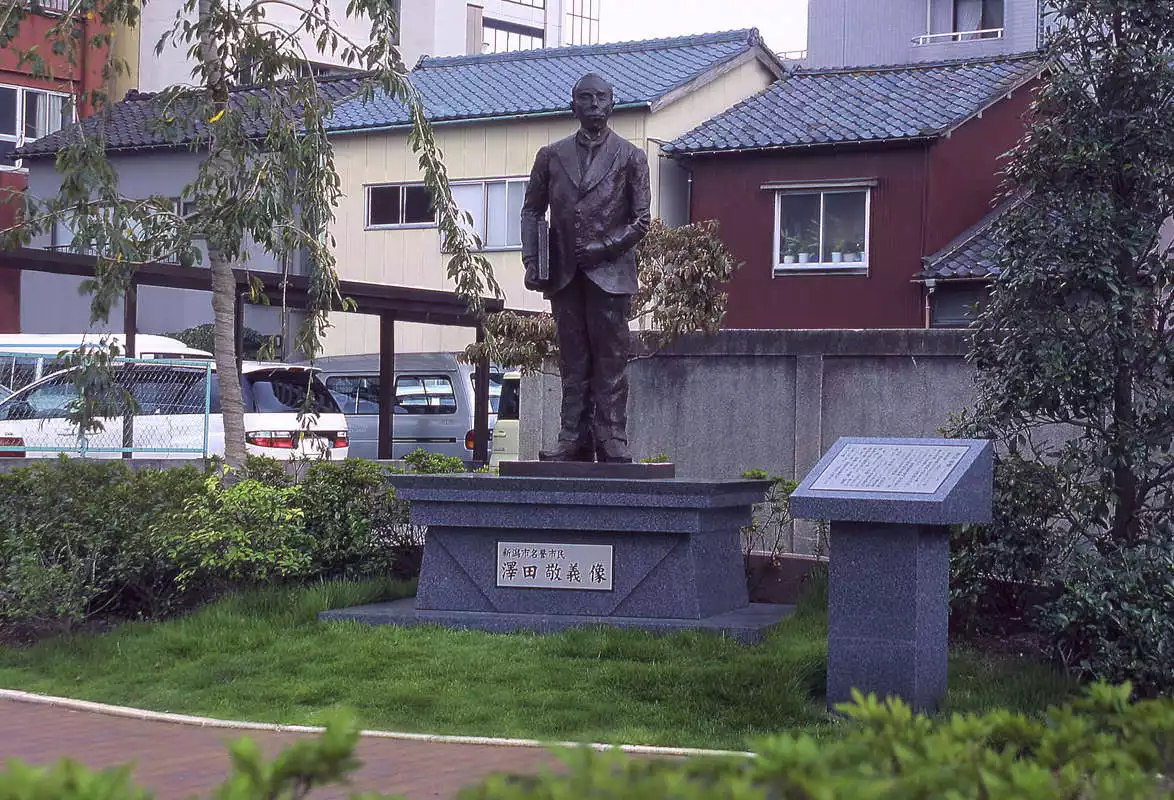 澤田敬義の像（医学博士）